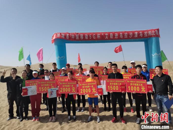 经过激烈角逐,比赛最终产生男子、女子组各前十名,来自梨城铁人队的黄董辉、铁人俱乐部的苏海红分别获得男子、女子组第一名的好成绩。 牛雨萌 摄 经过激烈角逐,比赛最终产生男子、女子组各前十名,来自梨城铁人队的黄董辉、铁人俱乐部的苏海红分别获得男子、女子组第一名的好成绩。 牛雨萌 摄