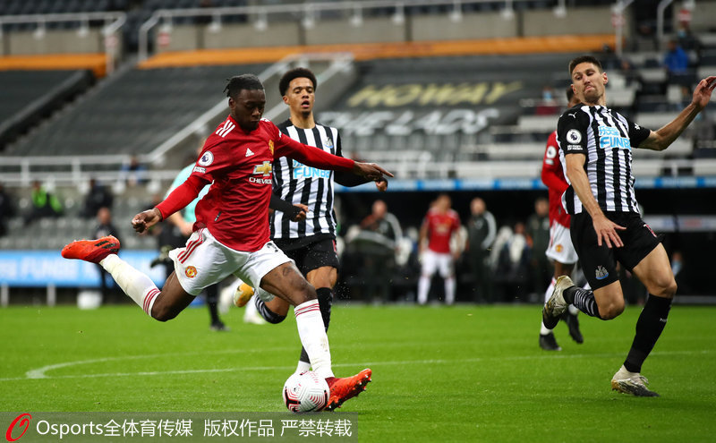 万-比萨卡右脚射门