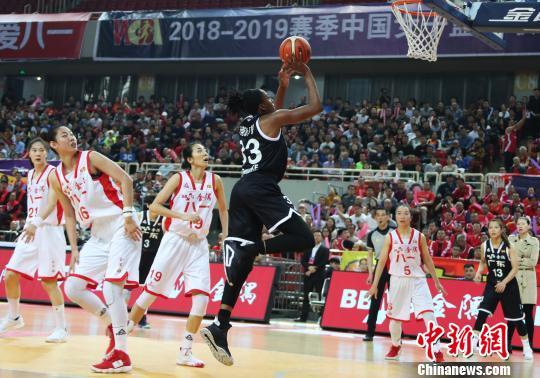八一女篮名字也在赛季开始前夕被从WCBA赛程中抹去。刘占昆 摄 八一女篮名字也在赛季开始前夕被从WCBA赛程中抹去。刘占昆 摄