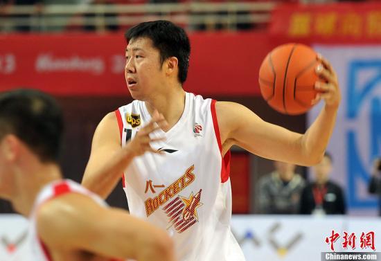 八一男篮曾与富邦集团合作多年,但并未改变球队属性,资料图:王志郅 刘占昆摄 八一男篮曾与富邦集团合作多年,但并未改变球队属性,资料图:王志郅 刘占昆摄