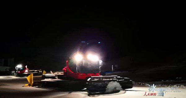 《开压雪车的“夜行侠”》编导手记:一个“胆小”的压雪车司机
