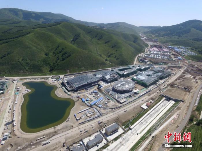 资料图:航拍太子城冰雪小镇。中新社记者 张帆 摄 资料图:航拍太子城冰雪小镇。/p中新社记者 张帆 摄