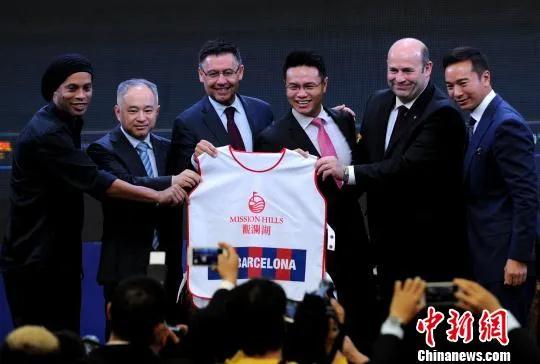 资料图:巴托梅乌(左3) 资料图:巴托梅乌(左3)