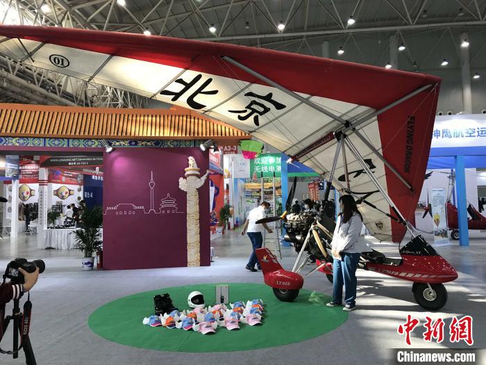 青博会现场青少年航空航海航模运动展示区 张芹 摄 青博会现场青少年航空航海航模运动展示区 张芹 摄
