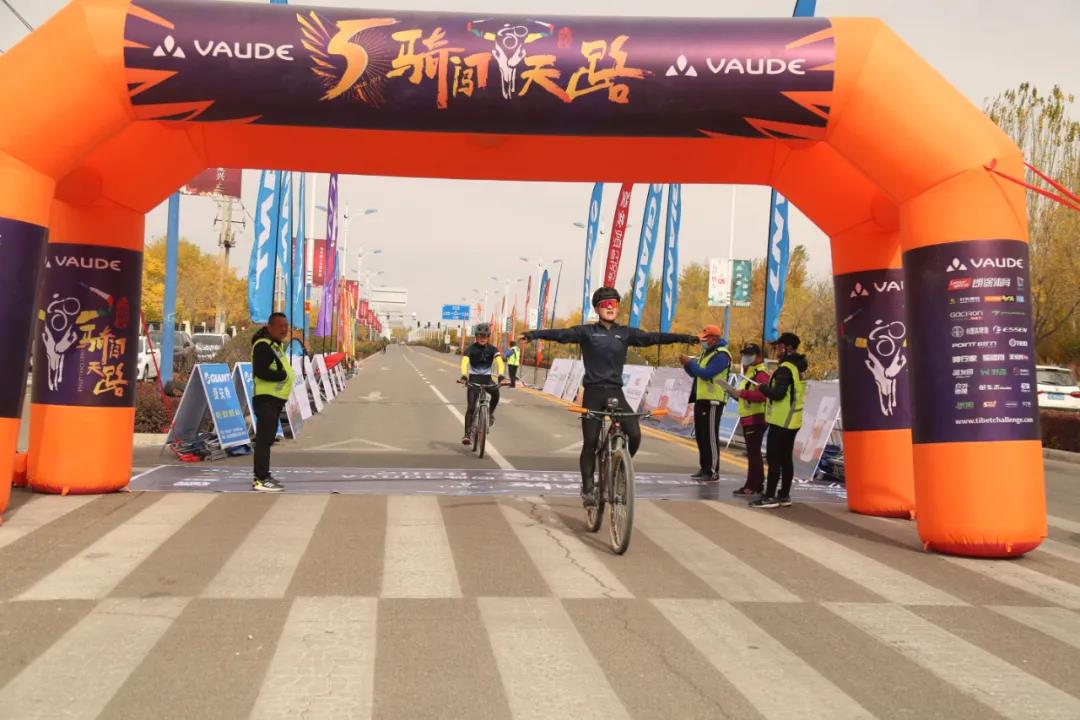 2020骑闯天路自行车资格赛在甘肃开赛