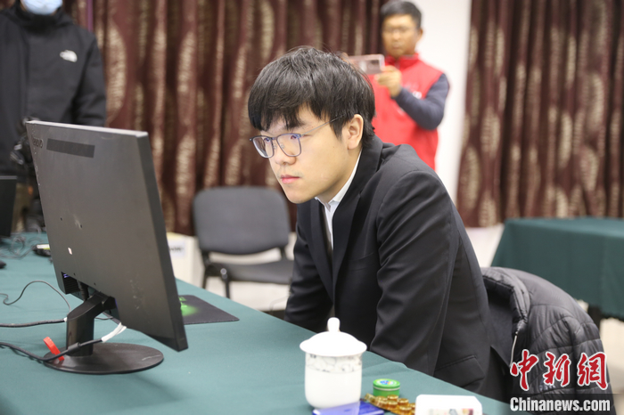 柯洁在11月3日比赛中 中国围棋协会供图 柯洁在11月3日比赛中 中国围棋协会供图