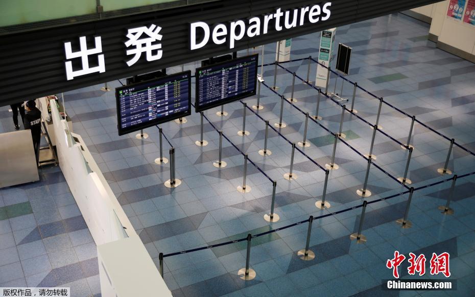 资料图:当地时间4月29日,日本东京羽田机场候机大厅几乎空无一人。 资料图:当地时间4月29日,日本东京羽田机场候机大厅几乎空无一人。
