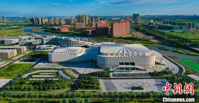 赛事举办地威海南海新区高标准打造了奥林匹克中心。 王晓根 摄 赛事举办地威海南海新区高标准打造了奥林匹克中心。 王晓根 摄