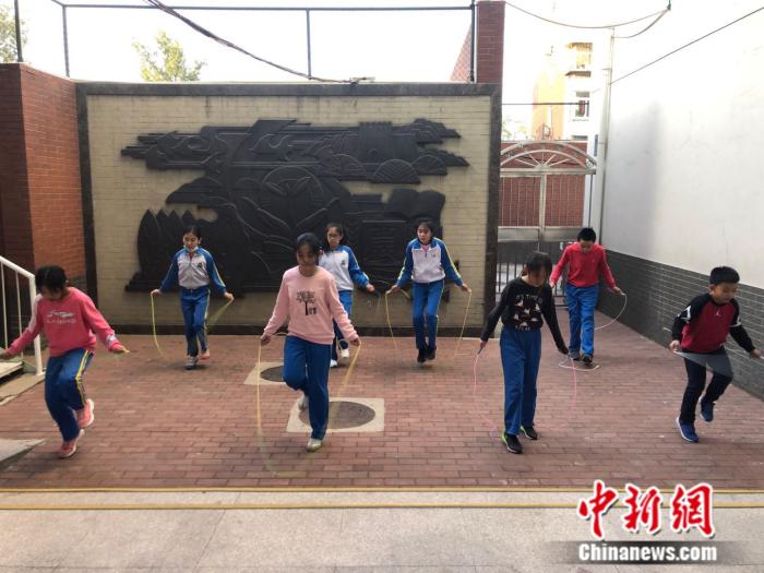 农科院附小学生参加跳绳社团训练。唐雪鹏 供图 农科院附小学生参加跳绳社团训练。唐雪鹏 供图