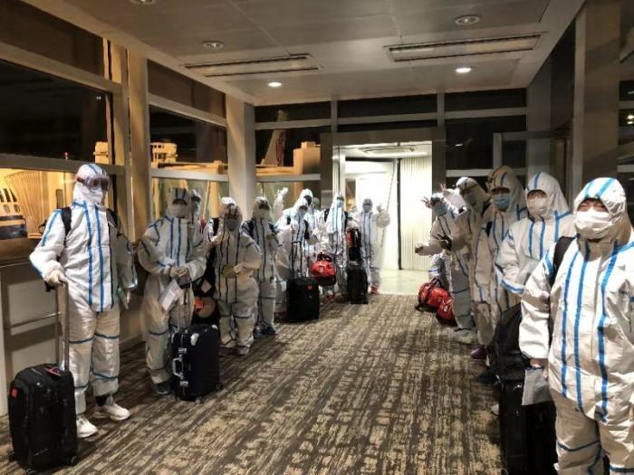 完成四国体操赛,中国队顺利回国。图片来源:中国体育报。 完成四国体操赛,中国队顺利回国。图片来源:中国体育报。
