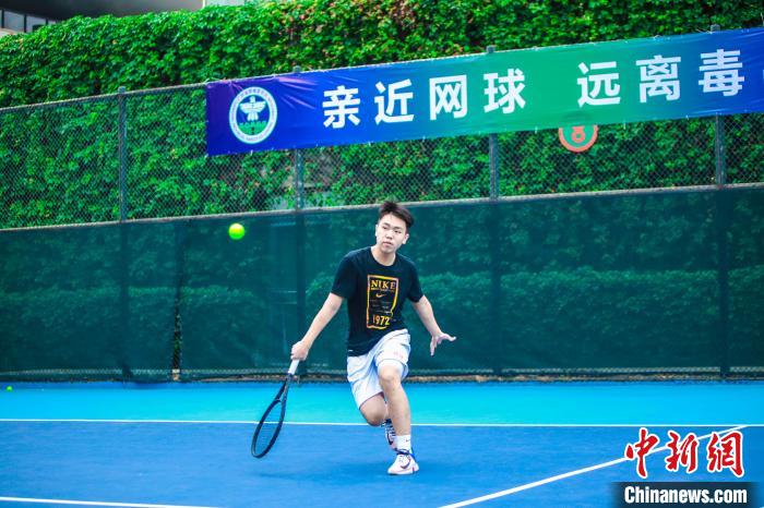 小选手在比赛中。深圳文体局供图