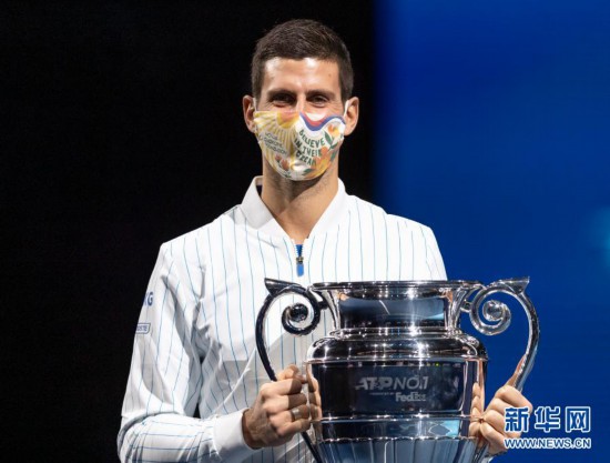 ATP年终总决赛:焦科维奇获颁年终第一奖杯