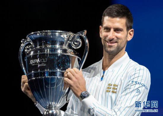 ATP年终总决赛:焦科维奇获颁年终第一奖杯