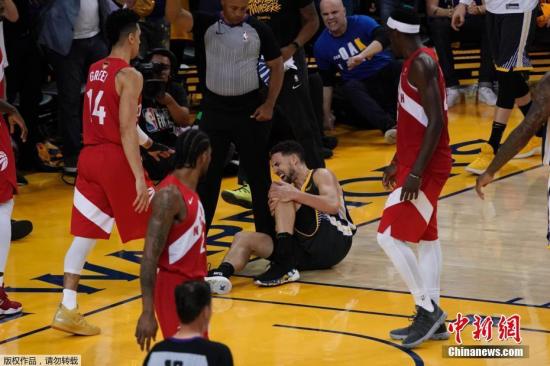在北京时间6月14日结束的2019NBA总决赛第6战中,客场作战的多伦多猛龙以114:110战胜金州勇士,从而以大比分4:2击败卫冕冠军,队史首次杀入总决赛便得胜而归。继上一场杜兰特重伤后,此役汤普森也在第3节伤退,痛失两大核心的勇士虽拼光最后一颗子弹,但最终倒在了三连冠的最后一关。文/岳川 在北京时间6月14日结束的2019NBA总决赛第6战中,客场作战的多伦多猛龙以114:110战胜金州勇士,从而以大比分4:2击败卫冕冠军,队史首次杀入总决赛便得胜而归。继上一场杜兰特重伤后,此役汤普森也在第3节伤退,痛失两大核心的勇士虽拼光最后一颗子弹,但最终倒在了三连冠的最后一关。文/岳川