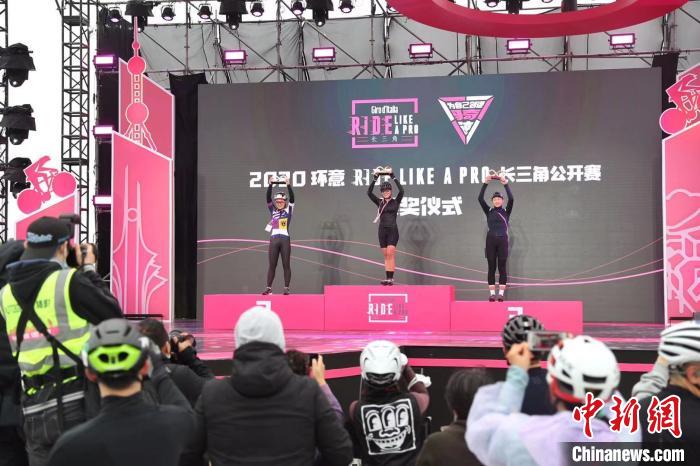 环意RIDE LIKE A PRO长三角公开赛89公里公路赛女子组颁奖 张亨伟 摄 环意RIDE LIKE A PRO长三角公开赛89公里公路赛女子组颁奖 张亨伟 摄