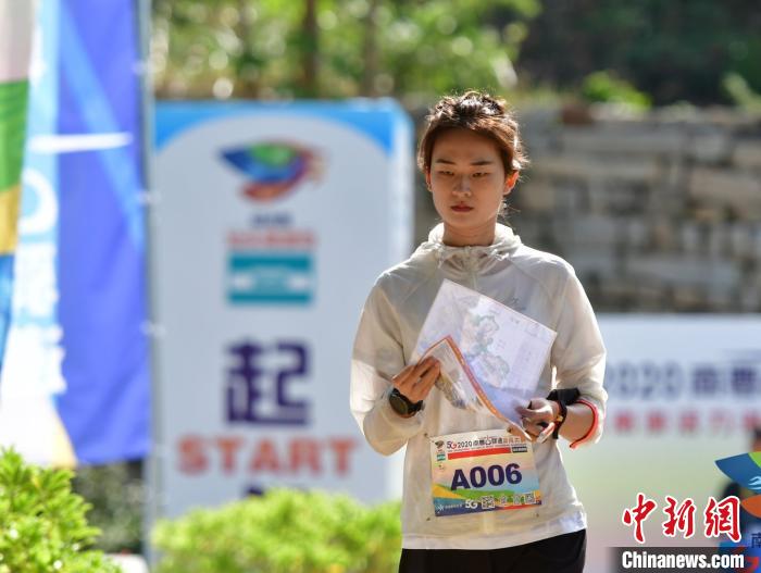 选手在比赛中 南粤古驿道定向大赛组委会供图 选手在比赛中 南粤古驿道定向大赛组委会供图