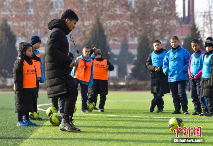 青训的关键之一在于教练员。/p中新社记者 刘新 摄