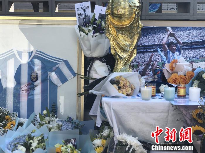马拉多纳的纪念台。李赫 摄 马拉多纳的纪念台。李赫 摄