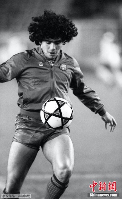 1982年11月13日,在巴塞罗那时期的马拉多纳。 1982年11月13日,在巴塞罗那时期的马拉多纳。