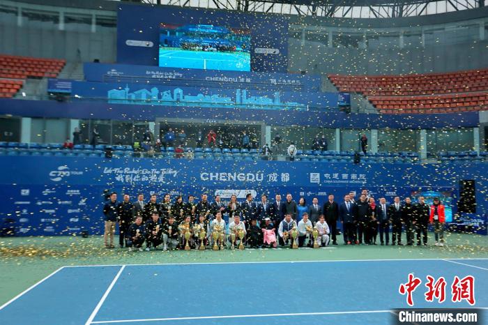颁奖仪式现场。主办方供图 颁奖仪式现场。主办方供图