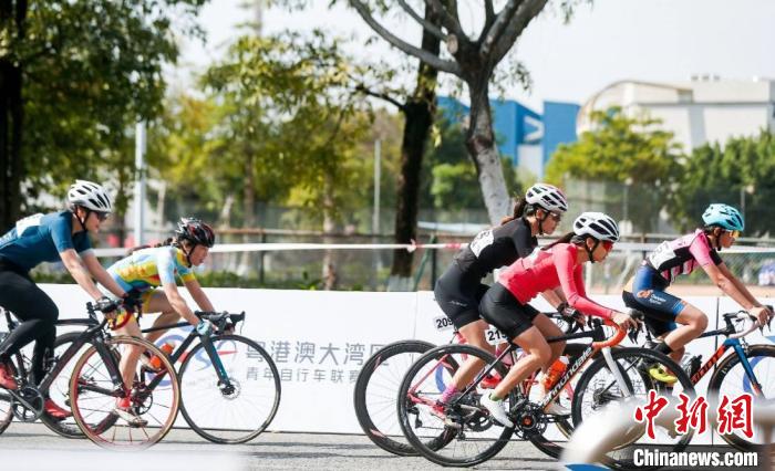总决赛设有男子公路精英组、男子公路大众组和女子公路组三项组别。赛事组委会供图 总决赛设有男子公路精英组、男子公路大众组和女子公路组三项组别。赛事组委会供图