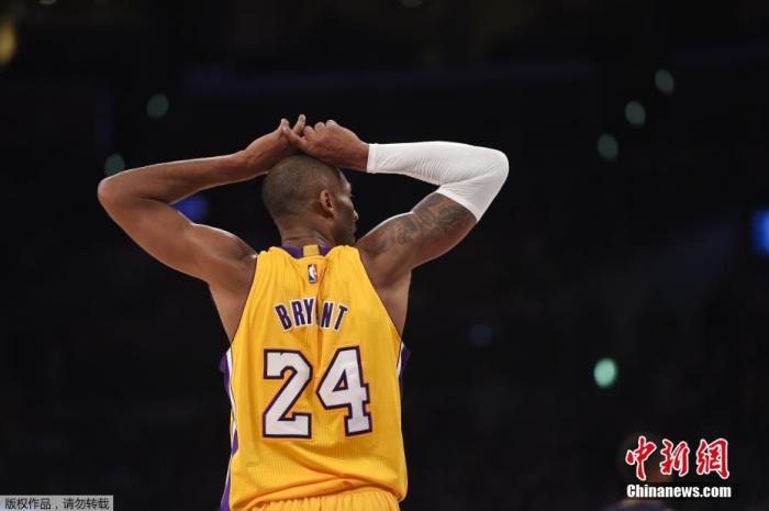 资料图:当地时间1月26日,已退役NBA著名球星科比·布莱恩特(Kobe Bryant)在美国加利福尼亚州卡拉巴萨斯市因乘坐的直升机坠毁而遇难,年仅41岁。 资料图:当地时间1月26日,已退役NBA著名球星科比·布莱恩特(Kobe Bryant)在美国加利福尼亚州卡拉巴萨斯市因乘坐的直升机坠毁而遇难,年仅41岁。