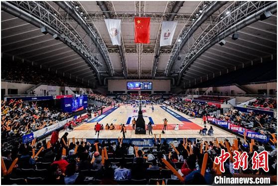 新赛季中国大学生篮球联赛(CUBA)在武汉揭幕。李兴宾 供图 新赛季中国大学生篮球联赛(CUBA)在武汉揭幕。李兴宾 供图