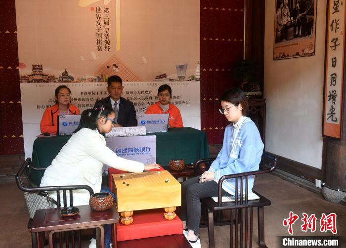 第三届“吴清源杯”世界女子围棋赛决赛三番棋首局比赛中，於之莹战胜周泓余。　吕明 摄