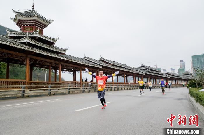 图为比赛精彩瞬间 。赛事主办方供图 图为比赛精彩瞬间 。赛事主办方供图