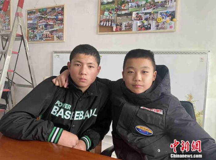 小虎(左)和小双。王昊 摄 小虎(左)和小双。王昊 摄