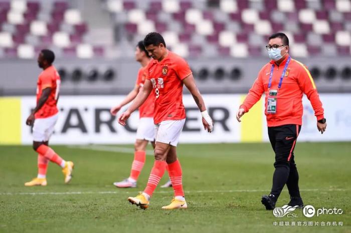 资料图：小组赛末轮1:1水原三星，广州恒大想要亚冠出线只能看别人脸色。中超联赛/IC photo官方供图