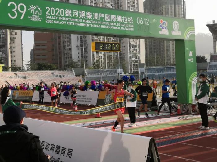撞线瞬间。图片来源:田协官方微信公众号。 撞线瞬间。图片来源:田协官方微信公众号。