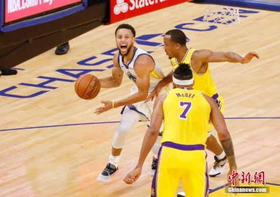 资料图:2019年10月5日,勇士队在新主场旧金山大通中心迎来2019-20NBA赛季季前赛首个对手湖人队。最终,勇士队以101:123大比分落败,未能取得新主场的开门红。图为勇士队库里带球进攻。 中新社记者 刘关关 摄 资料图:2019年10月5日,勇士队在新主场旧金山大通中心迎来2019-20NBA赛季季前赛首个对手湖人队。最终,勇士队以101:123大比分落败,未能取得新主场的开门红。图为勇士队库里带球进攻。 /p中新社记者 刘关关 摄