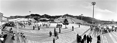 “开板”迎热潮 北京雪场揽客有高招