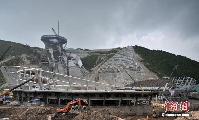资料图:7月30日,北京冬奥会张家口赛区的国家跳台滑雪中心正在建设中。中新社记者 张兴龙 摄 资料图:7月30日,北京冬奥会张家口赛区的国家跳台滑雪中心正在建设中。/p中新社记者 张兴龙 摄