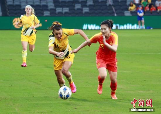 东京奥运会女足亚洲区预选赛B组，中国女足以1：1战平澳大利亚队，名列奥预赛小组第二。/p中新社记者 陶社兰 摄