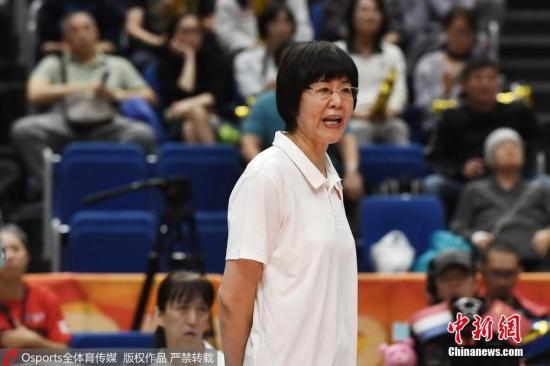 资料图:2018年10月20日,女排世锦赛迎来一场铜牌战,中国女排在日本横滨迎战欧洲劲旅荷兰女排,经过3局激战,中国女排以25:22,25:19,25:14的成绩获得铜牌。 图片来源:Osports全体育 资料图:2018年10月20日,女排世锦赛迎来一场铜牌战,中国女排在日本横滨迎战欧洲劲旅荷兰女排,经过3局激战,中国女排以25:22,25:19,25:14的成绩获得铜牌。 图片来源:Osports全体育