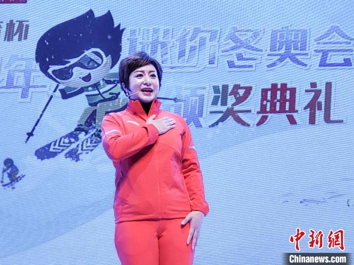 图为中国滑雪首位世界冠军郭丹丹演讲《为雪而生 为国而战》 。 中新社记者 贾天勇 摄 图为中国滑雪首位世界冠军郭丹丹演讲《为雪而生 为国而战》 。 /p中新社记者 贾天勇 摄