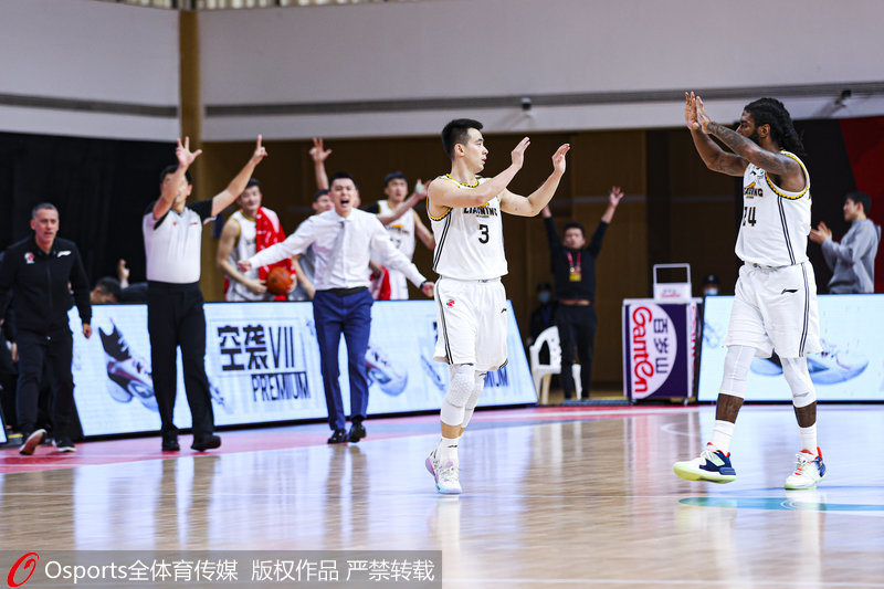 辽宁险胜保住领头羊位置