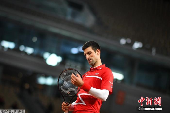 资料图：德约科维奇在比赛中。