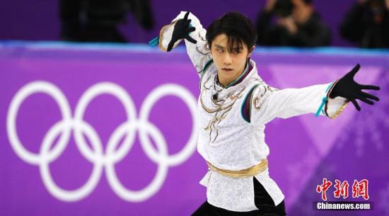 资料图:2018年2月17日,在平昌冬奥会花样滑冰男子单人滑比赛中,日本选手羽生结弦夺得冠军。图为羽生结弦在比赛中。 资料图:2018年2月17日,在平昌冬奥会花样滑冰男子单人滑比赛中,日本选手羽生结弦夺得冠军。图为羽生结弦在比赛中。