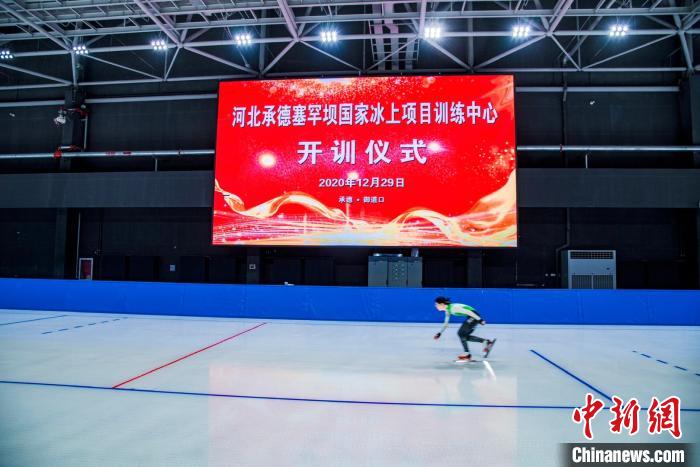 图为运动员在训练。　周炎 摄