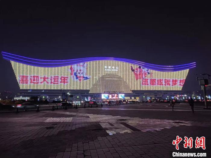 成都大运会灯光秀点亮跨年夜。成都大运会执委会供图