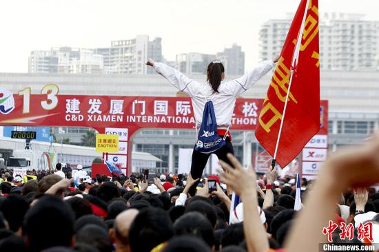 资料图:厦门马拉松。中新社发 盛佳鹏 摄 资料图:厦门马拉松。/p中新社发 盛佳鹏 摄