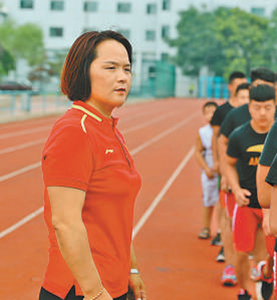 坚守训练场俯身育人才