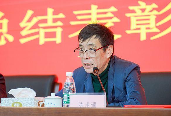 中国足协主席陈戌源在会上发言。图片来源：中国足协。