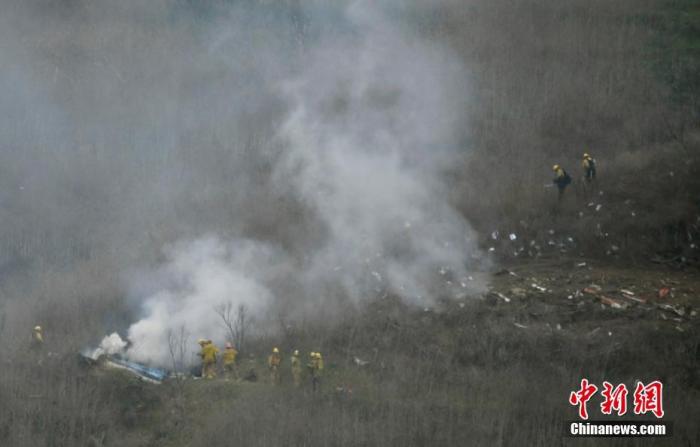 已退役NBA著名球员科比·布莱恩特(Kobe Bryant)当地时间2020年1月26日在美国加利福尼亚州卡拉巴萨斯市因乘坐的直升机坠毁而遇难，年仅41岁。图为遇难事发地现场。
