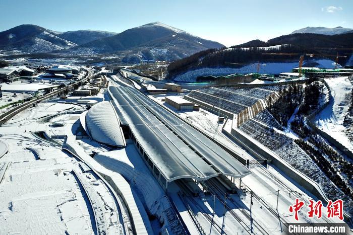 图为崇礼太子城高铁站航拍。 武殿森 摄 图为崇礼太子城高铁站航拍。 武殿森 摄