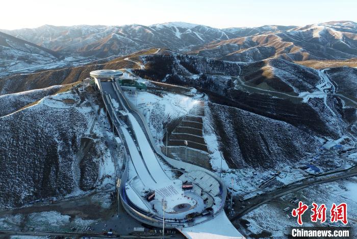 图为位于河北省张家口市崇礼区的国家跳台滑雪中心“雪如意”航拍。 武殿森 摄 图为位于河北省张家口市崇礼区的国家跳台滑雪中心“雪如意”航拍。 武殿森 摄