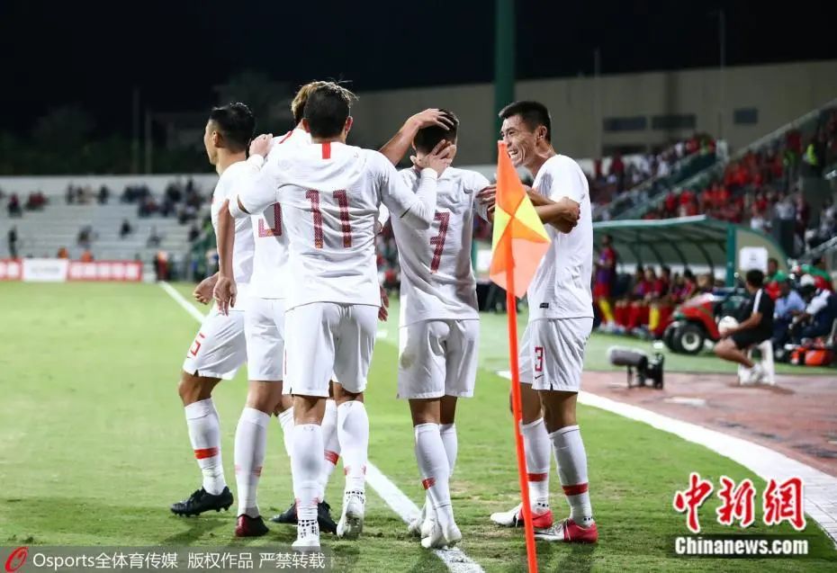 资料图:2019年11月14日,世预赛亚洲区40强赛中,国足客场1:2不敌叙利亚。图为中国队球员在比赛中。图片来源:Osports全体育图片社 资料图:2019年11月14日,世预赛亚洲区40强赛中,国足客场1:2不敌叙利亚。图为中国队球员在比赛中。图片来源:Osports全体育图片社